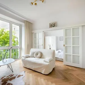 Plac Konstytucji 2 By Nyx Apartament
